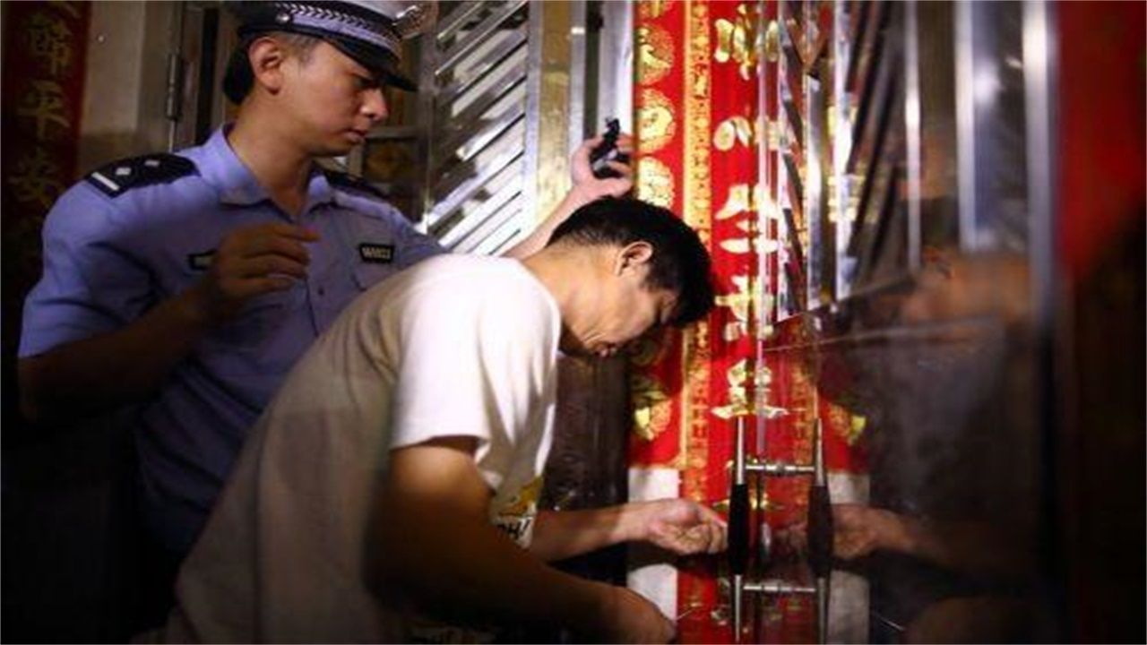請(qǐng)開(kāi)鎖師傅開(kāi)了鎖后，師傅為什么一般都不進(jìn)門，就算主人請(qǐng)也不進(jìn)去？